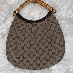 Beige Authentic vintage Gucci satchel.